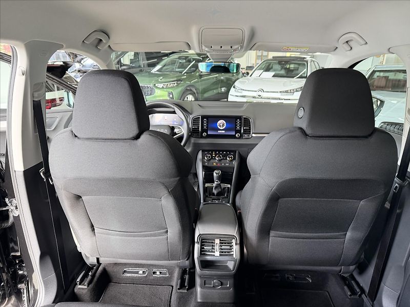 Škoda Karoq 1,0   Selection TOUR - fotka 10 z 19