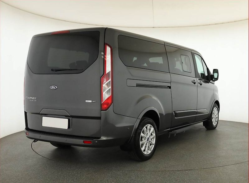 Ford Tourneo Custom (2021) Titanium 2.0 EcoBlue mHEV, ČR - fotka 5 z 19
