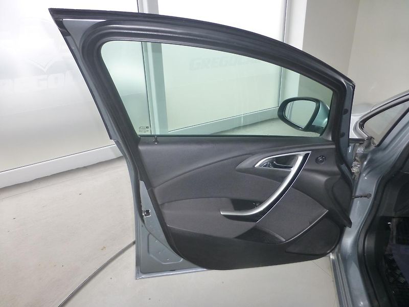 Opel Astra (2014) 1,4i-88KW*ALU*PARK.S**VYHŘ.SED - fotka 9 z 24