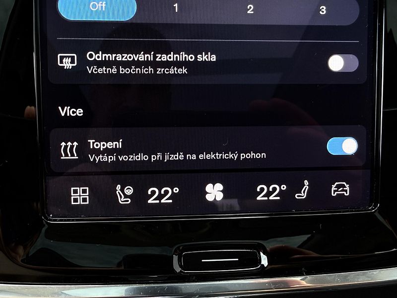 Volvo V90 T8 AWD ULTRA DARK + zimní kola - fotka 51 z 53