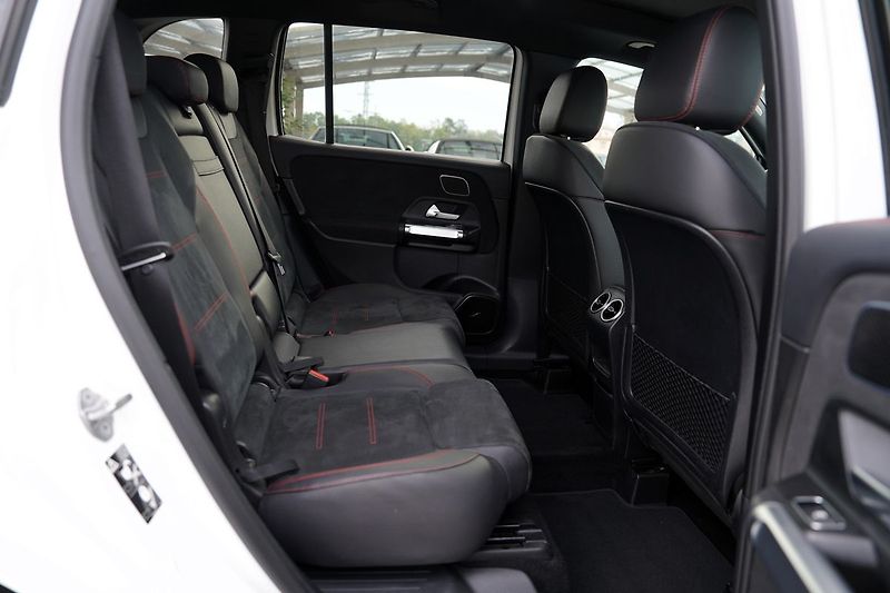 Mercedes-Benz GLB 250i 4Matic/AMG/AT/225 PS/Led - fotka 32 z 42