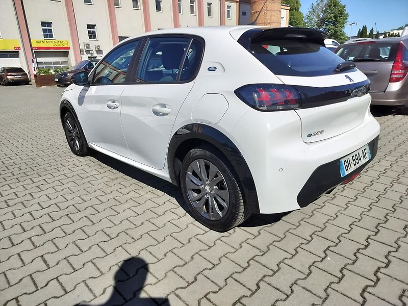 Peugeot 208 e, navigace - fotka 5 z 27