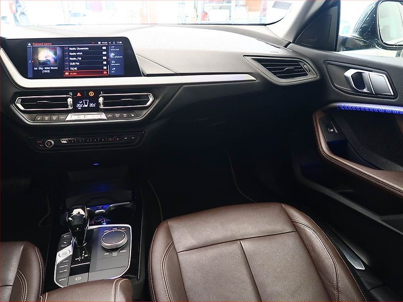 BMW Řada 2 (2020) 218i Gran Coupé - fotka 8 z 18