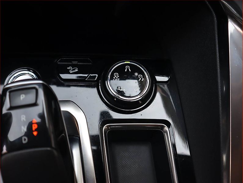 Peugeot 3008 (2019) 1.2 PureTech, Automat - fotka 17 z 21