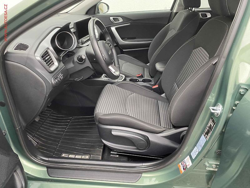 Kia Ceed (2024) 1.5 T-GDi SW, 1.maj,ČR, TOP - fotka 9 z 19