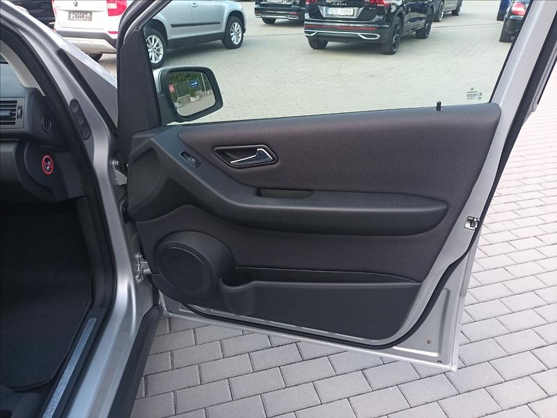 Mercedes-Benz Třídy A 1,5 160i,70kw,KLIMA,AUTOMAT - fotka 24 z 37
