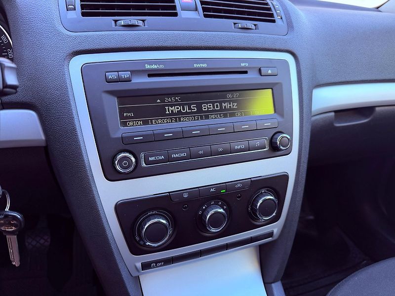 Škoda Octavia 1.6 MPi Ambiente, ČR - fotka 17 z 20