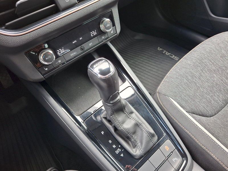 Škoda Scala (2020) Style DSG 1,5TSi 110kW - fotka 26 z 32
