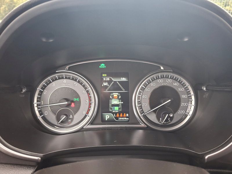 Suzuki Vitara (2024) Premium Hybrid Automat - fotka 16 z 35