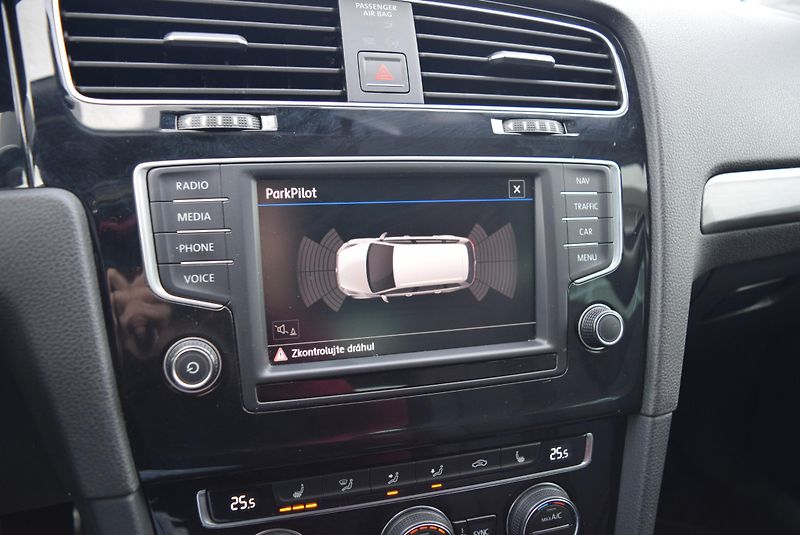 Volkswagen Golf Variant (2016) 1.4TSI 110kw COMFORTLINE TAŽNÉ - fotka 27 z 45
