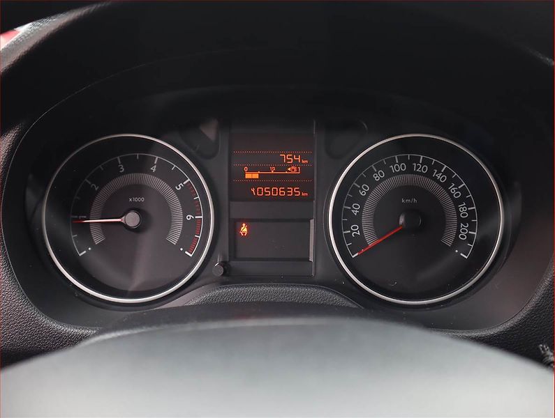 Peugeot 301 (2013) 1.2 VTi, Park. senzory - fotka 9 z 13