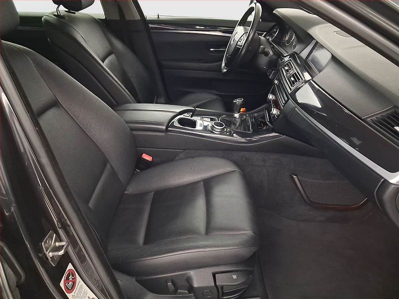 BMW Řada 5 (2011) 525d, Navi, Xenony, Tempomat - fotka 9 z 21