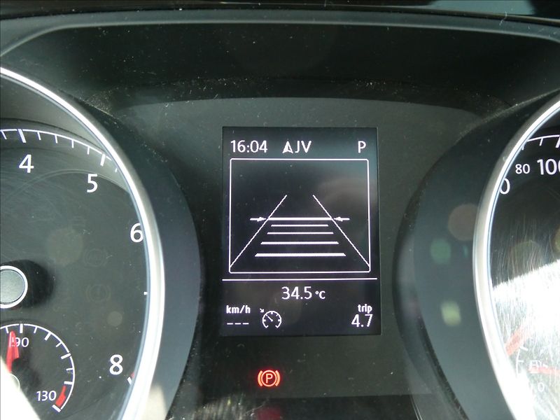 Volkswagen Touran 1,4 TSi 110kW DSG,LED,serviska - fotka 36 z 49