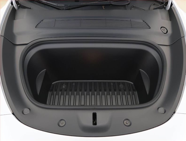Tesla Model Y (2022) Long Range AWD 79kWh, SoH 93% - fotka 15 z 33
