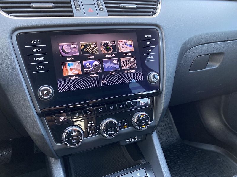 Škoda Octavia Combi 2,0 TDI 135 kW Style DSG - fotka 16 z 25