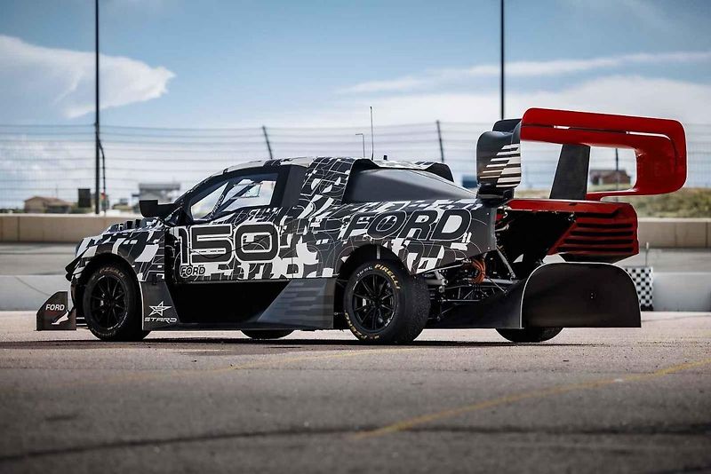 Ford F-150 EV Lightning Supertruck Demonstrator