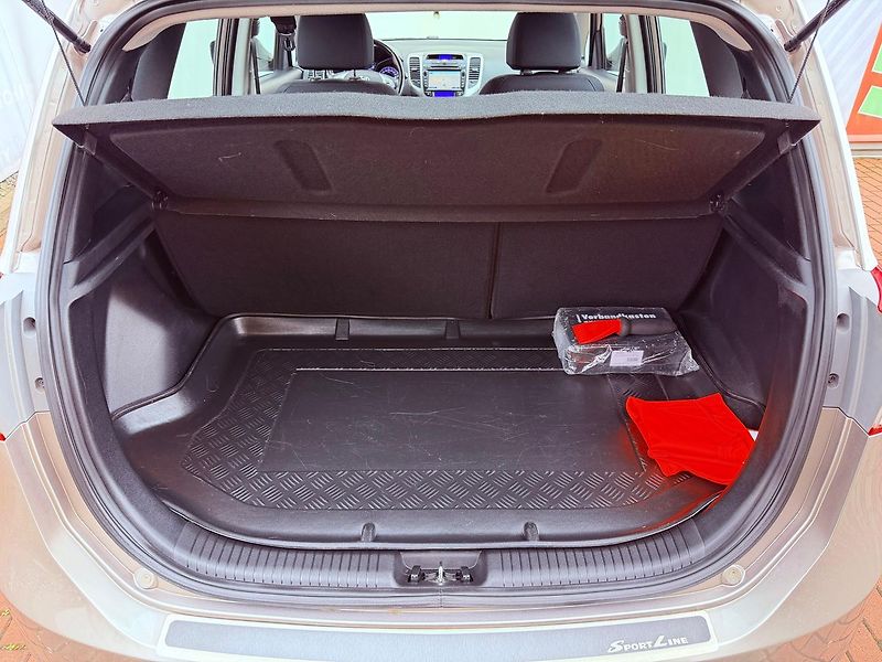 Hyundai ix20 1.6 Comfort, Navi, AutoAC - fotka 9 z 26