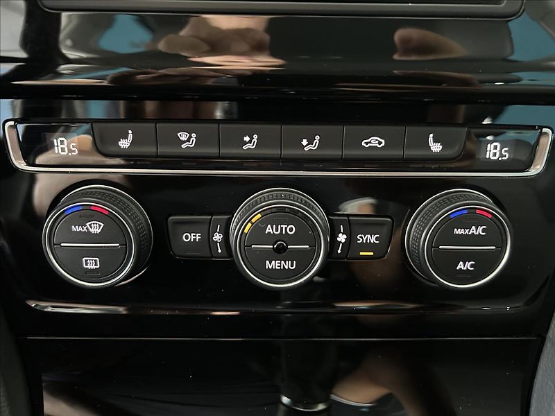 Volkswagen Golf 1,4   TSI 92kW,HIGHLINE,SERVIS - fotka 20 z 30