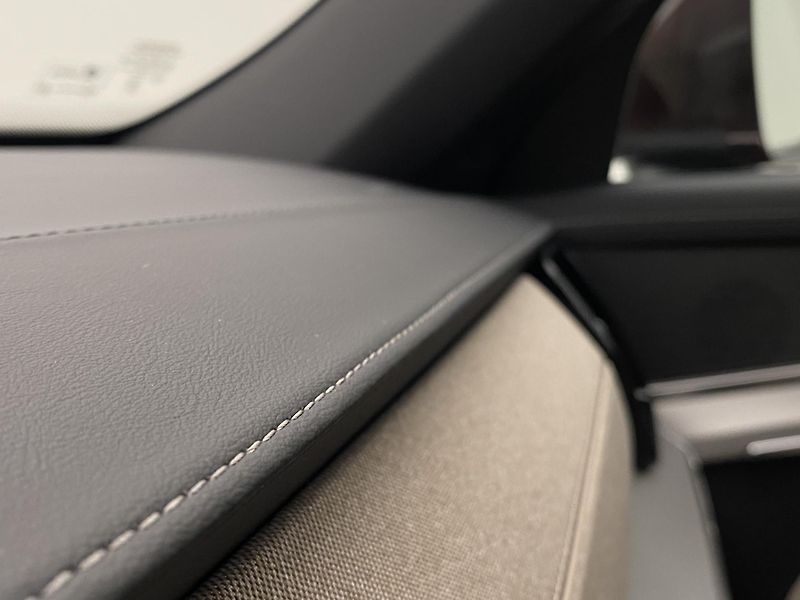 Volvo XC90 (2026) B5 AWD AUT CORE 7míst - fotka 35 z 56