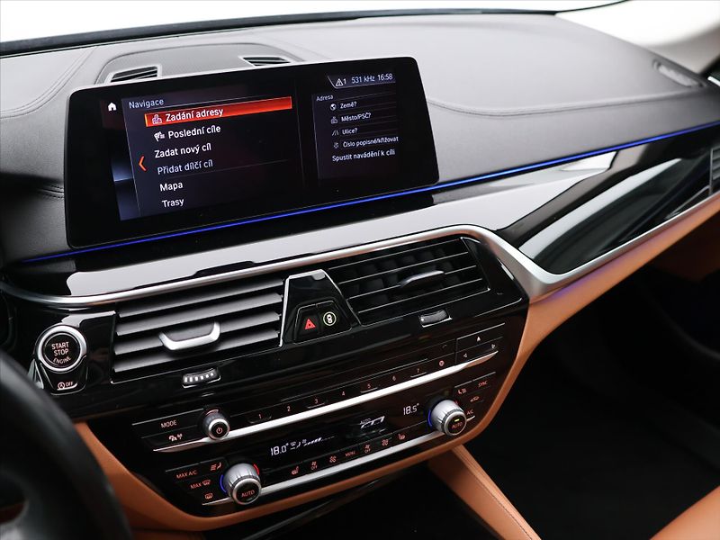BMW Řada 5 2,0 530i xDrive Luxury Line - fotka 18 z 31