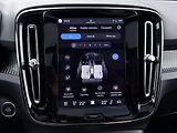 Volvo XC40 B4 FWD // ULTRA // REZERVACE - náhled 40