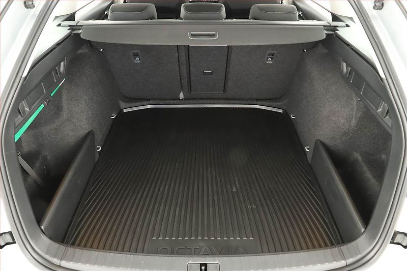 Škoda Octavia (2022) Ambition 2.0 TDI, ČR,1.maj - fotka 10 z 13