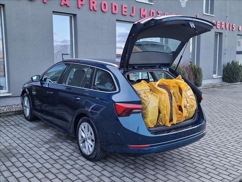 Škoda Octavia 2.0 TDi Style,původ ČR,1.Maj. - fotka 41 z 50