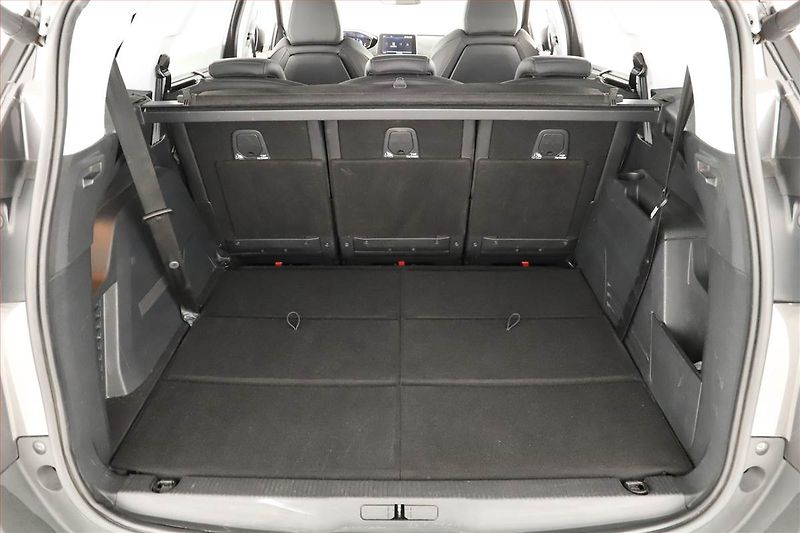 Peugeot 5008 (2020) 1.5 BlueHDi, 7 míst, Kůže - fotka 11 z 16