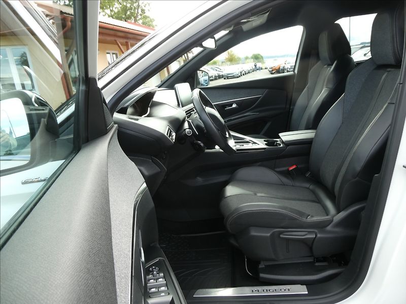Peugeot 5008 1,6 133kW GT-line AT8,7.míst,D - fotka 21 z 50