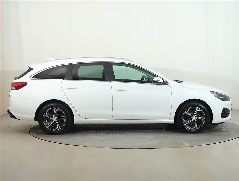Hyundai i30 (2021) 1.6 CRDi, ČR,1.maj, Tempomat - fotka 6 z 14