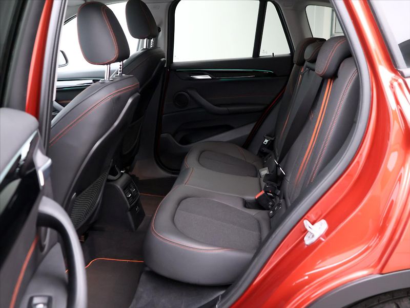 BMW X1 2,0 20d 140kW xD Aut. CZ DPH - fotka 15 z 34