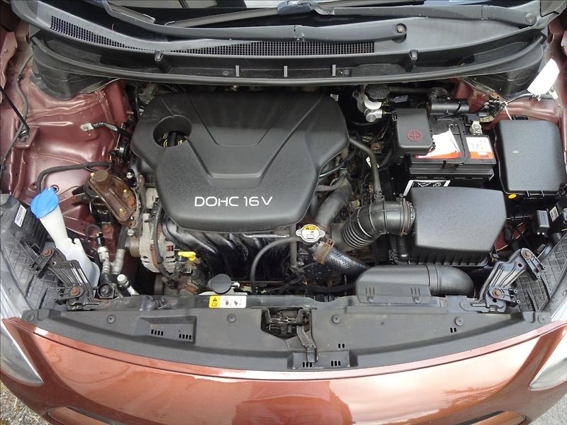 Hyundai i30 1,6i 88kW - fotka 41 z 48