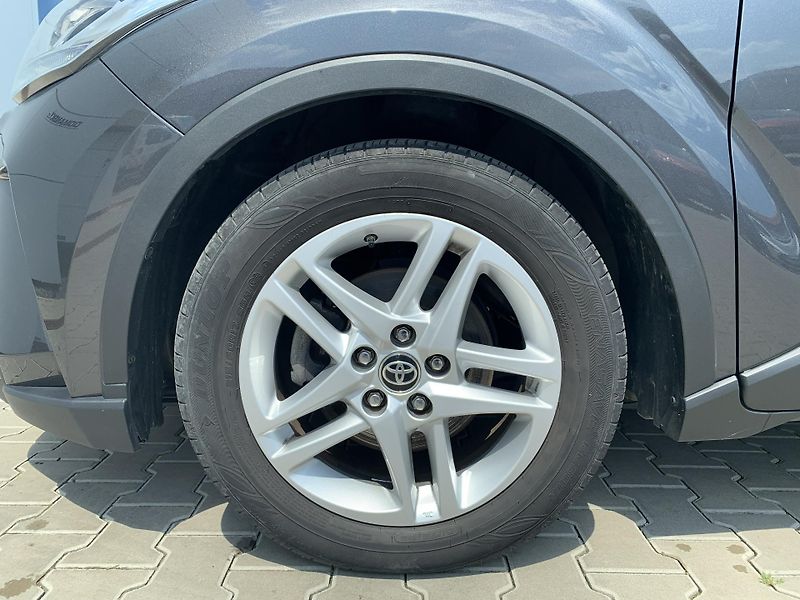 Toyota C-HR COMFORT 1,8 HYBRID 90kW AT - fotka 28 z 30