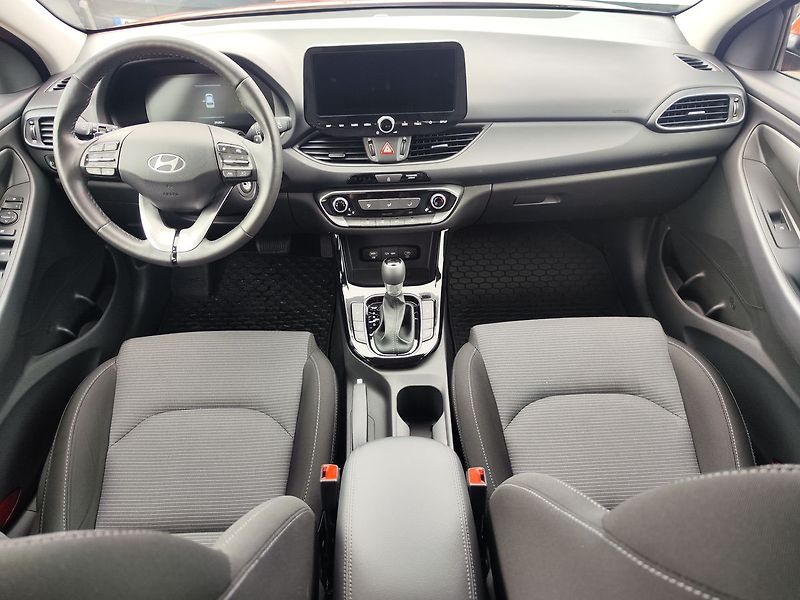 Hyundai i30 1.0 T-GDI/74kW Smart DCT - fotka 11 z 31