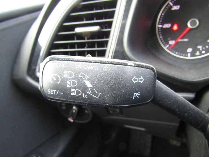 Seat Leon (2014) 16 TDI 77kW - fotka 31 z 35