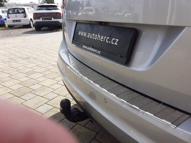 Volkswagen Sharan (2017) 2.0 TDI 4X4 DSG 7 MÍST. - fotka 30 z 48