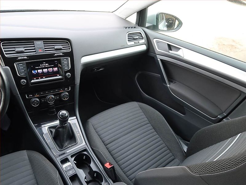 Volkswagen Golf (2014) 1.6 TDI, Navi, Tempomat - fotka 8 z 19