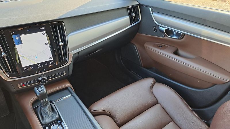 Volvo V90 2.0 D4 Momentum NAVI Automat - fotka 20 z 33