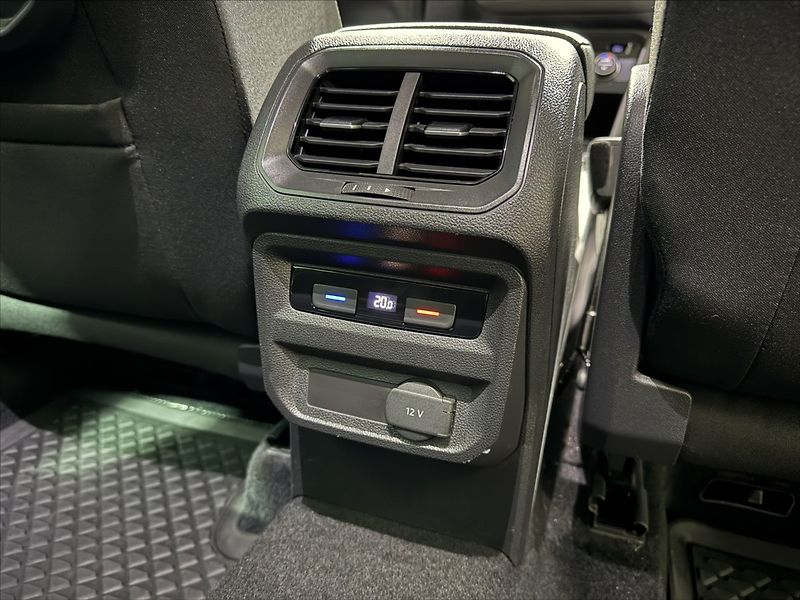 Volkswagen Tiguan 2,0   TDI 140KW HIGHLINE LED - fotka 24 z 38