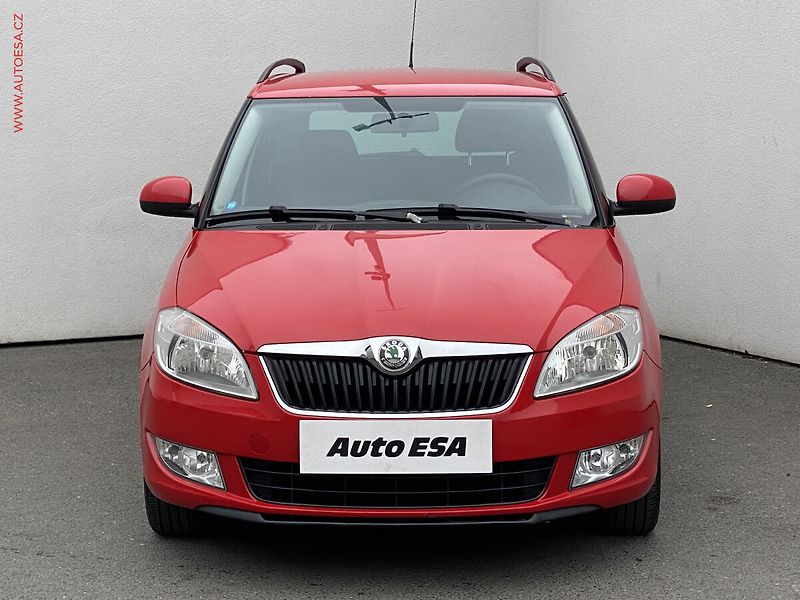 Škoda Fabia (2011) 1.2 TSI, ČR, Ambiente, AC - fotka 2 z 15