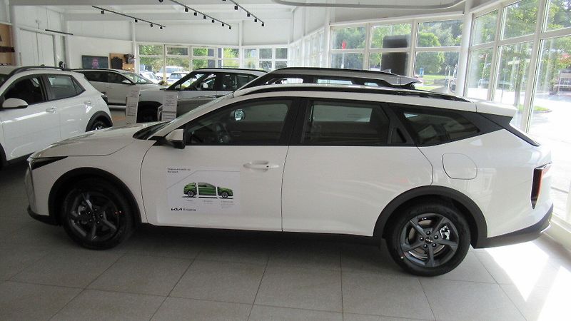 Kia K4 (2026) 1,6 T-GDi GPF 7DCT SPIN 110 KW - fotka 2 z 5