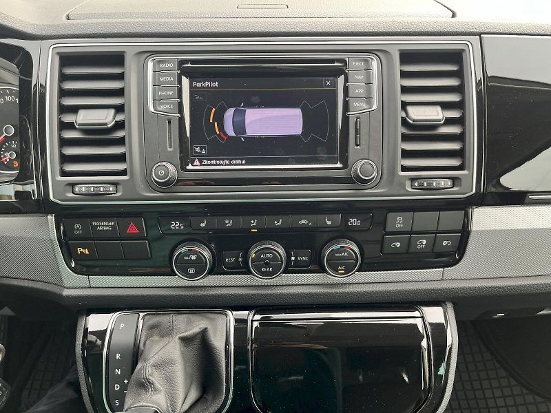 Volkswagen Multivan (2018) 2,0TSi Benzín 150kW Highline 4 - fotka 23 z 24