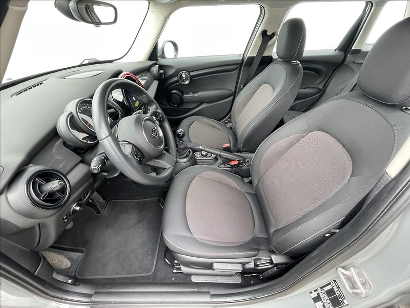 Mini Cooper 1,5 ACC+PDC - fotka 4 z 22