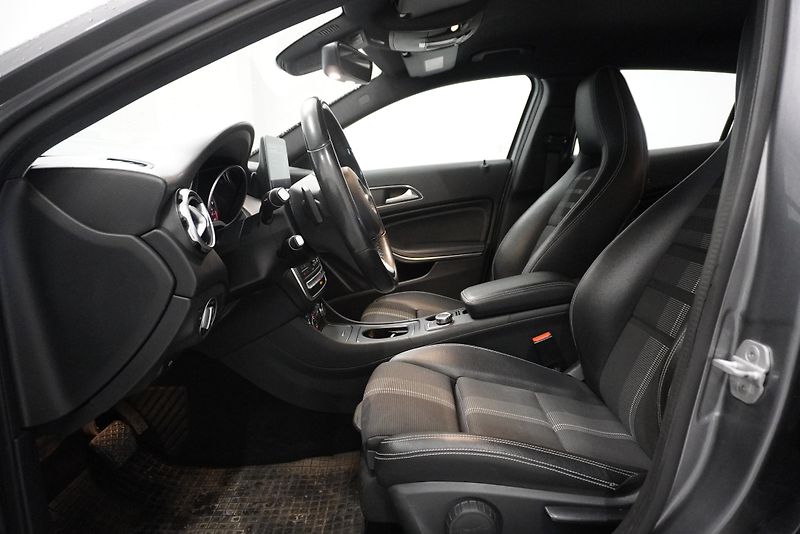 Mercedes-Benz GLA GLA220D 4MATIC AMG-LINE AUT. - fotka 11 z 28