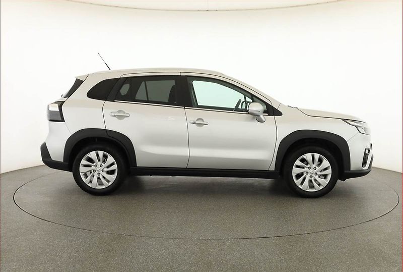 Suzuki SX4 S-Cross (2023) 1.5 Hybrid - fotka 6 z 16