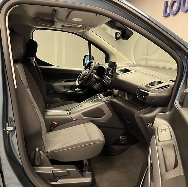 Toyota ProAce FAMILY VIP 8 AT LONG - fotka 11 z 19
