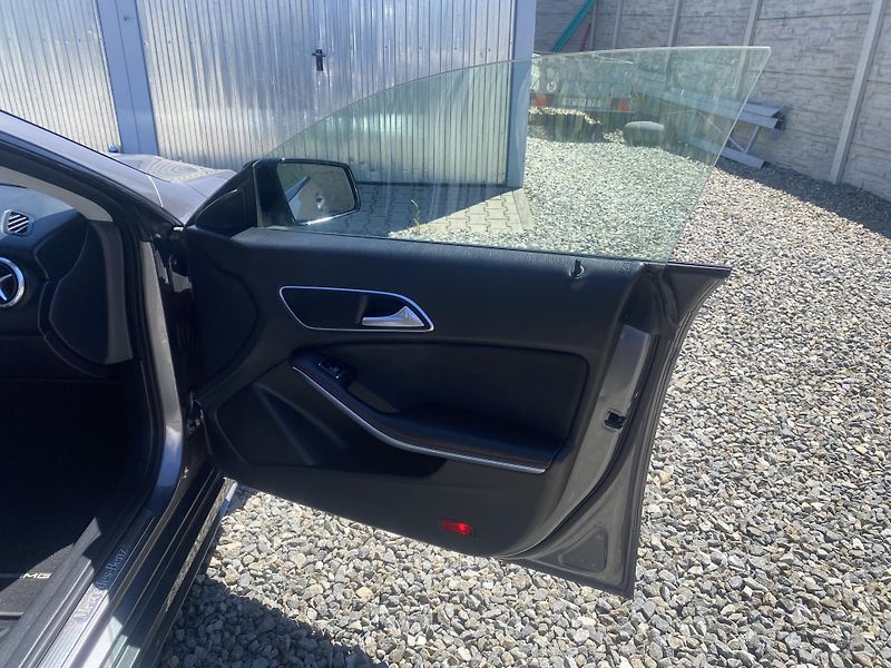Mercedes-Benz CLA 220D 170PS AMG SERVIS MB - fotka 129 z 160