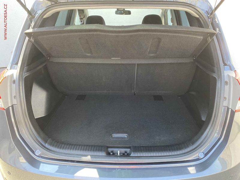 Hyundai ix20 (2015) 1.6 i, 1.maj,ČR, AC, park - fotka 7 z 16