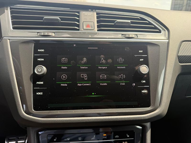 Volkswagen Tiguan R 2.0 TSI 235Kw DSG Akrapovič - fotka 12 z 27