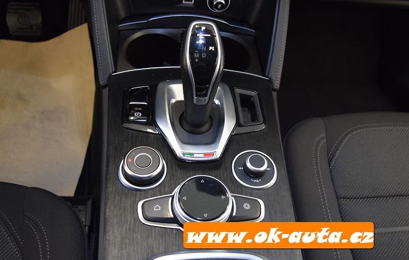 Alfa Romeo Stelvio 2.2 JTD Q4 FACELIFT 2021 - fotka 36 z 56